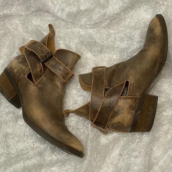 Very Volatile Distressed Ankle Booties - Picture 1 of 7